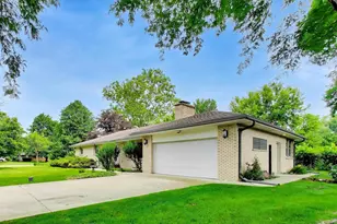 1015 Sherwood Dr, Prospect Heights, IL 60070 - Photo 2