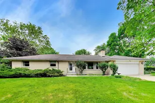 1015 Sherwood Dr, Prospect Heights, IL 60070 - Photo 1
