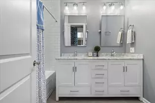 1310 W Fletcher St, Chicago, IL 60657 - Photo 16