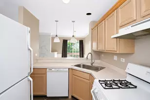 302 Windsor Ct, South Elgin, IL 60177 - Photo 8