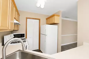 302 Windsor Ct, South Elgin, IL 60177 - Photo 10
