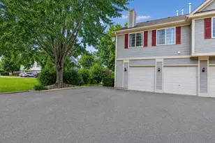 302 Windsor Ct, South Elgin, IL 60177 - Photo 2
