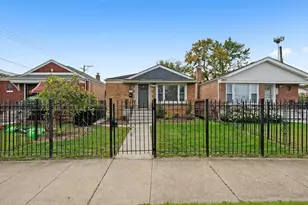 819 E 98th Pl, Chicago, IL 60628 - Photo 4