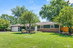 210 Briar Ln, North Aurora, IL 60542 - Photo 2