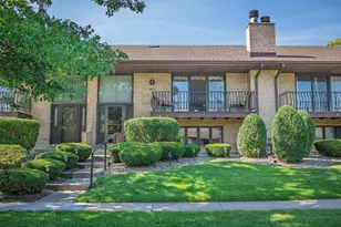 8252 Ashley Ln, Tinley Park, IL 60477 - Photo 2