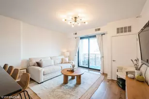 451 W Huron St, Chicago, IL 60654 - Photo 2