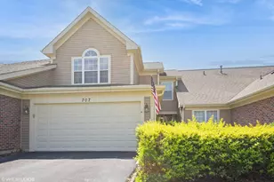 707 Clover Hill Ct, Elk Grove Village, IL 60007 - Photo 2