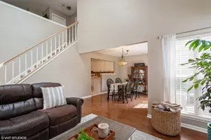 707 Clover Hill Ct, Elk Grove Village, IL 60007 - Photo 4