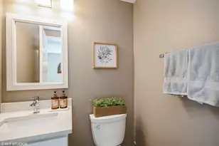 707 Clover Hill Ct, Elk Grove Village, IL 60007 - Photo 16