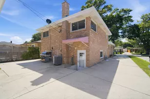 [Address not provided], Morton Grove, IL 60053 - Photo 30