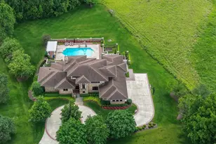 39W973 Crosscreek Ln, Saint Charles, IL 60175 - Photo 2