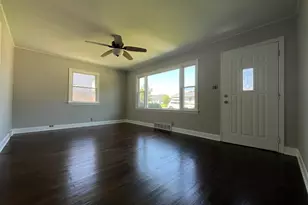 125 Riverside Dr, Montgomery, IL 60538 - Photo 2