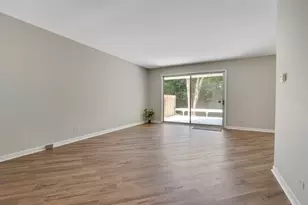 834 Swallow St, Deerfield, IL 60015 - Photo 8