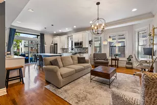 210 W Eugenie St, Chicago, IL 60614 - Photo 2