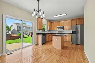 1057 Rosefield Ln, Aurora, IL 60504 - Photo 6