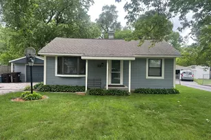 37 S Heather Dr, Crystal Lake, IL 60014 - Photo 1