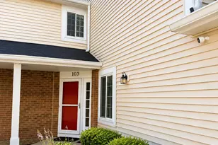 103 Brittany Dr, Streamwood, IL 60107 - Photo 2