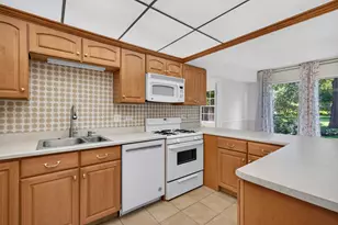 12 Robin Hood Ln, Northfield, IL 60093 - Photo 6
