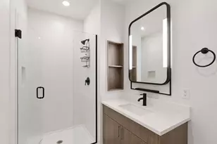 948 W Sunnyside Ave, Chicago, IL 60640 - Photo 10