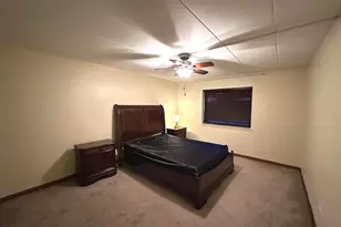 300 Roselle Rd, Schaumburg, IL 60193 - Photo 8