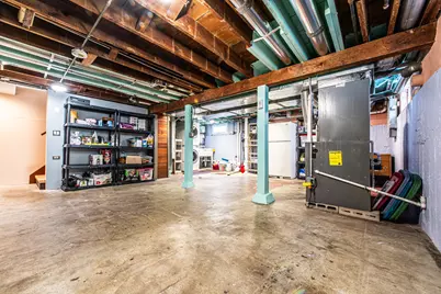 6611 W Foster Avenue, Chicago, IL 60656 - Photo 32