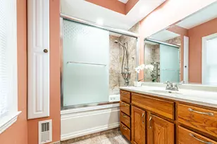 6611 W Foster Ave, Chicago, IL 60656 - Photo 14