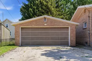 402 E 19th St, Sterling, IL 61081 - Photo 8