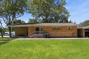 402 E 19th St, Sterling, IL 61081 - Photo 6