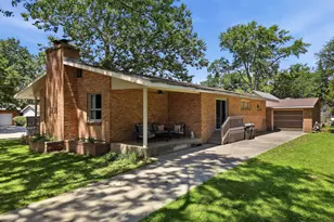 402 E 19th St, Sterling, IL 61081 - Photo 4