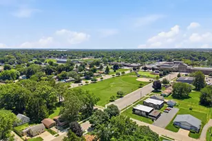 402 E 19th St, Sterling, IL 61081 - Photo 40