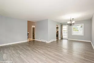 319 Shirley Ct, Wheaton, IL 60187 - Photo 6