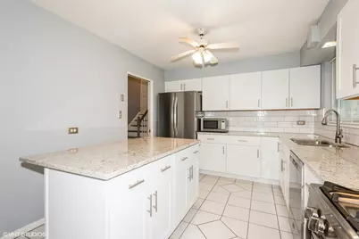 319 Shirley Court, Wheaton, IL 60187 - Photo 8