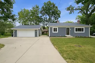 444 Pleasure Dr, Mundelein, IL 60060 - Photo 1