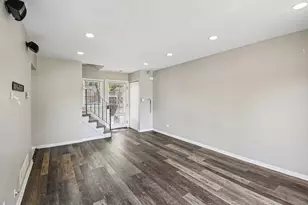 18W074 Jamestown Ln, Villa Park, IL 60181 - Photo 4