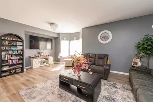 1995 W Meadowview Dr, Round Lake, IL 60073 - Photo 2