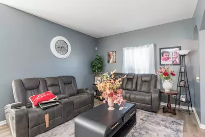 1995 W Meadowview Drive, Round Lake, IL 60073 - Photo 4
