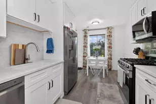 863 E Coach Rd, Palatine, IL 60074 - Photo 6