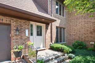 22 Kings Ct, Westchester, IL 60154 - Photo 1