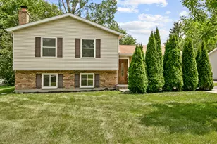 219 Countryside Ln, Lindenhurst, IL 60046 - Photo 1