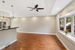 219 Countryside Ln, Lindenhurst, IL 60046 - Photo 2