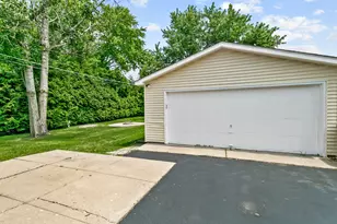 219 Countryside Ln, Lindenhurst, IL 60046 - Photo 22