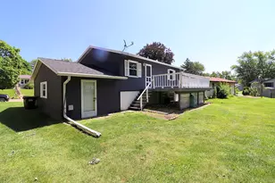 1719 Revere, Freeport, IL 61032 - Photo 2