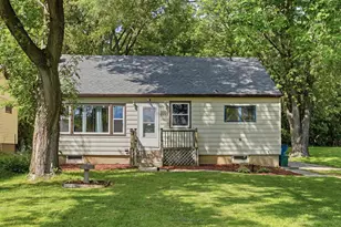 1009 Chicago Ave, Dixon, IL 61021 - Photo 2