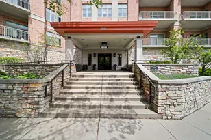 100 Prairie Park Dr, Wheeling, IL 60090 - Photo 2