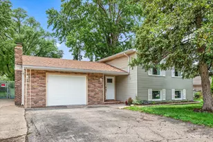 337 E Briarcliff Rd, Bolingbrook, IL 60440 - Photo 1