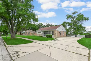 17561 Sycamore Dr, Homewood, IL 60430 - Photo 4