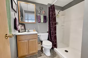 6233 Gold Cir, Hanover Park, IL 60133 - Photo 16