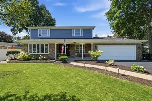 482 Royal Oaks Dr, Wood Dale, IL 60191 - Photo 1