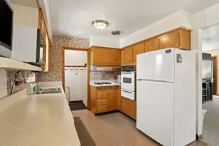 205 W 29th St, South Chicago Heights, IL 60411 - Photo 6