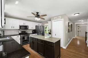 2004 Oakdale Estates Dr, Plainfield, IL 60586 - Photo 6